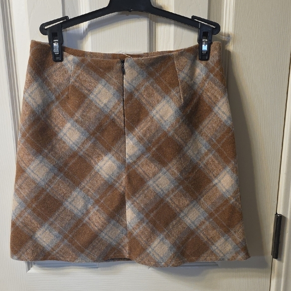 Chic Brown and Cream Plaid Mini Skirt - Picture 2 of 4